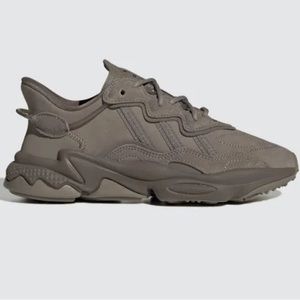 NEW! Never worn ozweego ADIDAS